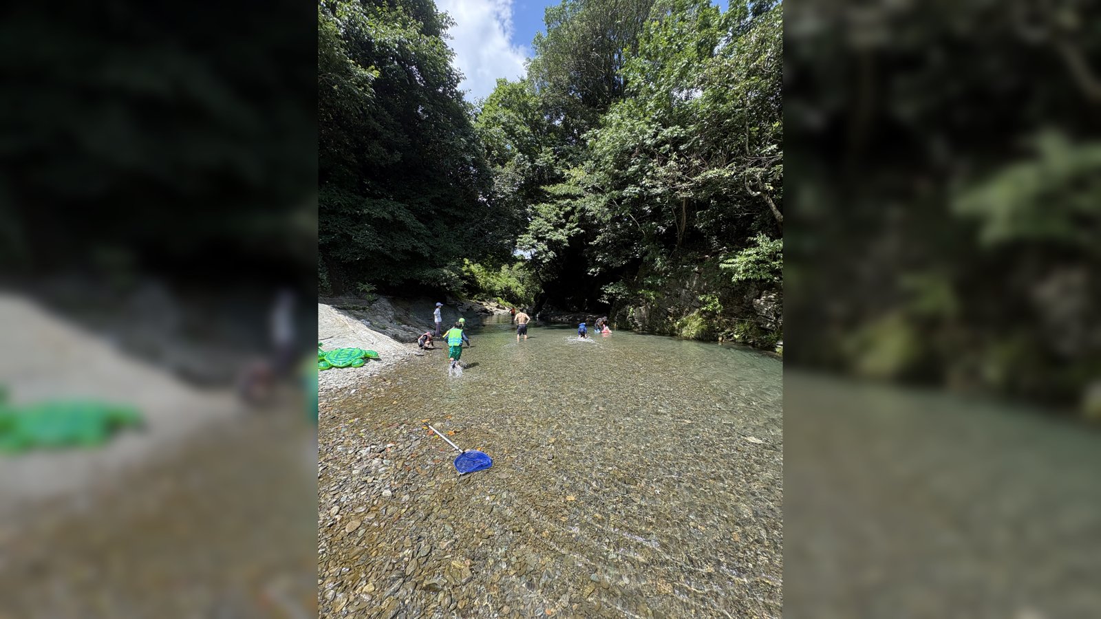 ひざ下の浅瀬。大人の目にはこう見えているだけ